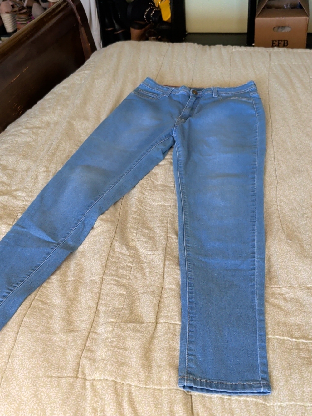Women’s Skinny Jeans in Light Blue - Sleek Mid-Rise Fit